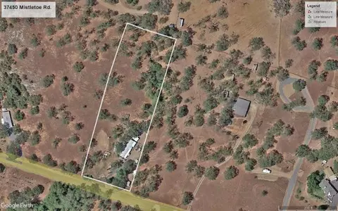 37450 Mistletoe Rd, Squaw Valley, CA 93675 photo 1