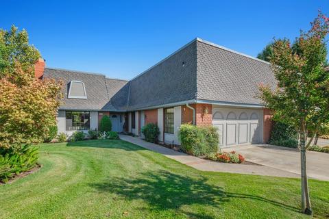 6730 N Stonebridge Dr, Fresno, CA 93711