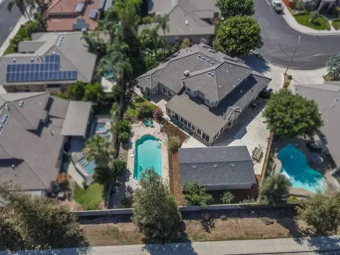 414 W Portland Ave, Clovis, CA 93619 photo 1