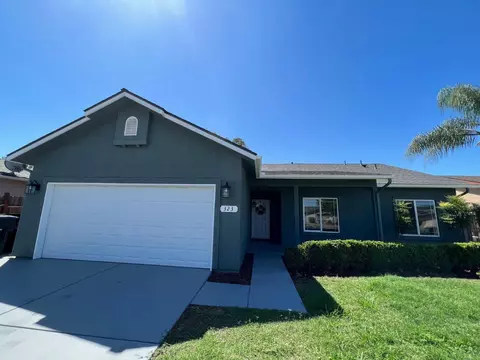 323 E Riverbend Ct, Visalia, CA 93291 photo 1