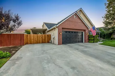 157 W Trenton Ave, Clovis, CA 93619 photo 1