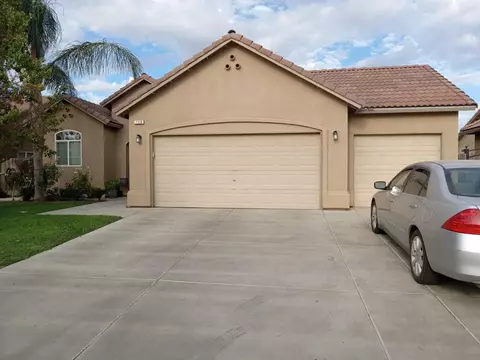 719 S 19th St, Kerman, CA 93630 photo 1