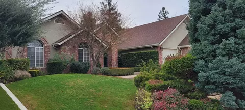 9454 N Ashurst Dr, Fresno, CA 93720