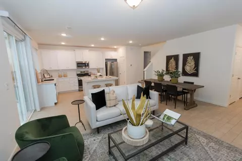 6407 E Riesling Dr, Fresno, CA 93727 photo 1