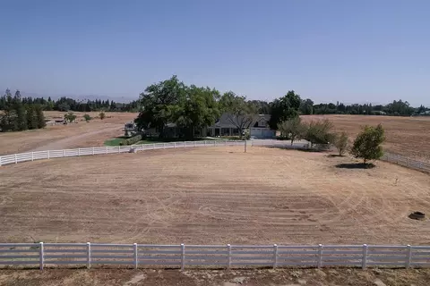 6850 N Mccall Ave, Clovis, CA 93619 photo 1