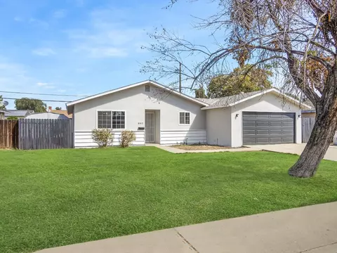 882 Azalea Ln, Lemoore, CA 93245 photo 1