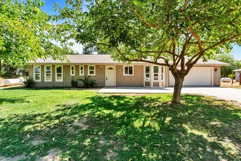 18543 Ridgedale Dr, Madera, CA 93638 photo 1