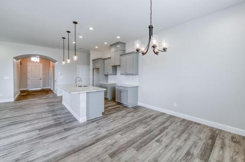 232 N Almond Ave, Kerman, CA 93630 photo 1