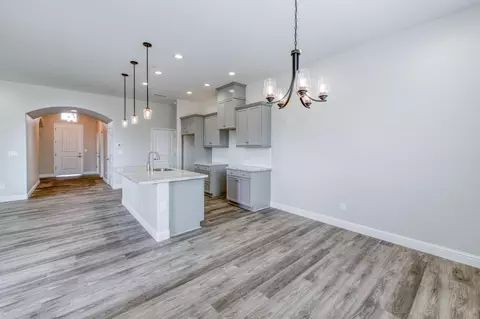 232 N Almond Ave, Kerman, CA 93630 photo 1