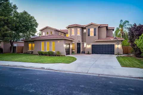 127 W Goshen Ave, Clovis, CA 93611 photo 1