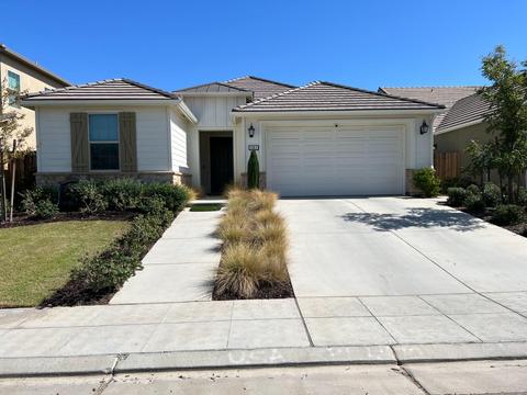 281 Crescent Ln, Madera, CA 93636 photo 1