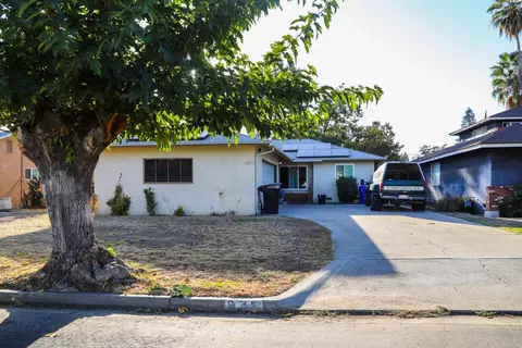 831 Lyon Ave, Sanger, CA 93657 photo 1