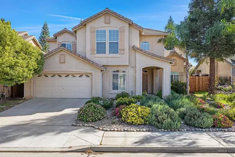 10670 N Spanish Bay Dr, Fresno, CA 93730