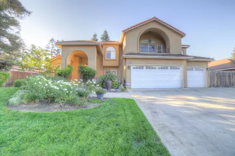 684 W Chennault Ave, Clovis, CA 93611 photo 1