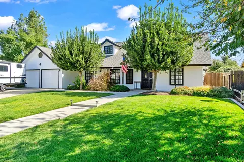 916 Murphy Dr, Lemoore, CA 93245 photo 1