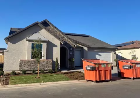 421 Vintage Ln, Clovis, CA 93619 photo 1