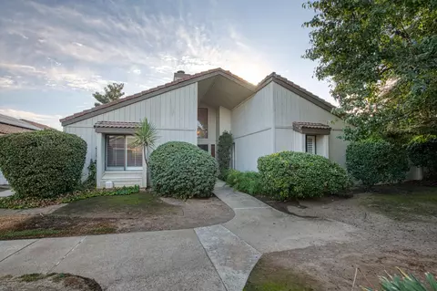 1922 Cougar Ln, Clovis, CA 93611 photo 1