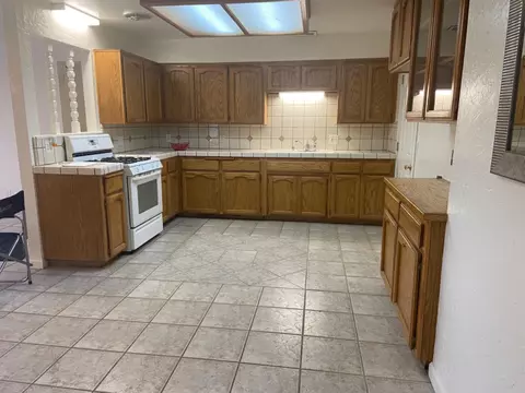 12500 Luxor Ave, Orosi, CA 93647