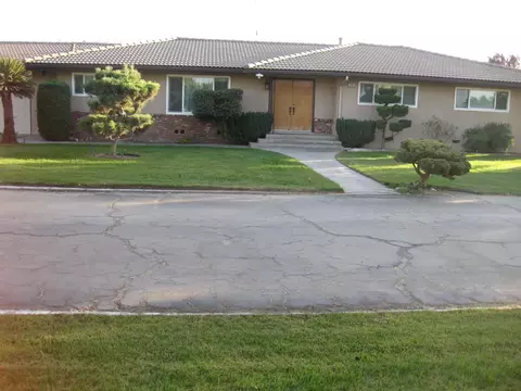 7481 E Nebraska Ave, Selma, CA 93662