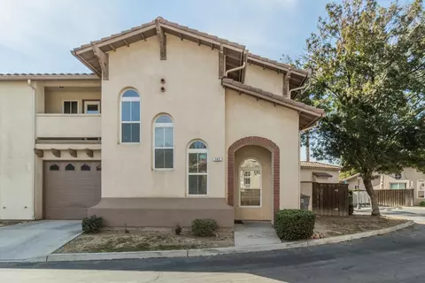142 S Granada Dr, Madera, CA 93637 photo 1