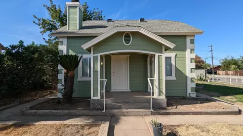 930 Sierra St, Madera, CA 93638 photo 1