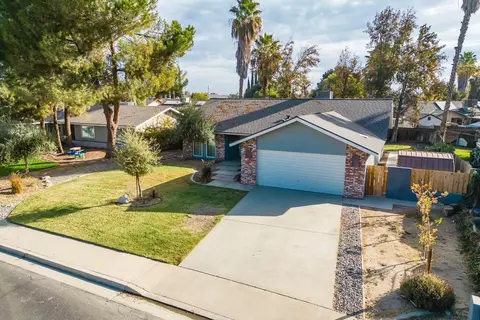 650 Orangewood Dr, Lemoore, CA 93245 photo 1