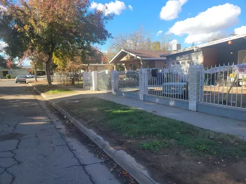 436 W Strother Ave, Fresno, CA 93706