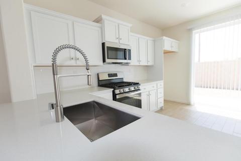 6437 E Moscato Dr, Fresno, CA 93727