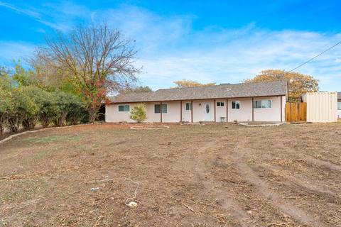 2020 N Macdonough Ave, Sanger, CA 93657