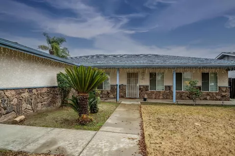 1327 Barbara St, Selma, CA 93662 photo 1