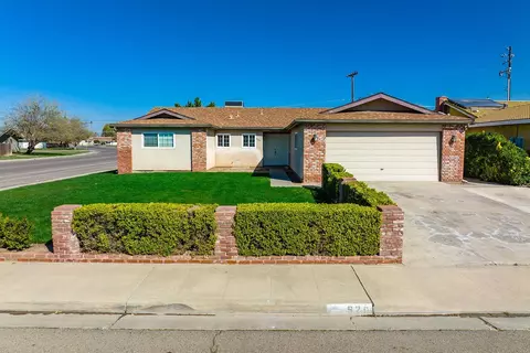920 Redwood Ln, Lemoore, CA 93245 photo 1