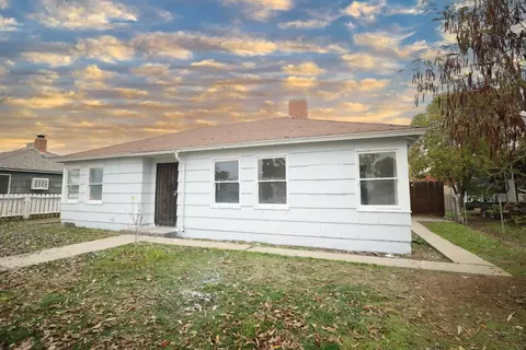 524 J St, Sanger, CA 93657 photo 1