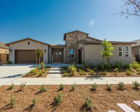 1041 Beaver Pond Loop, Madera, CA 93636