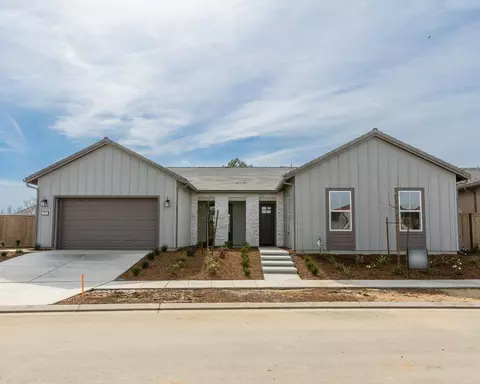 1056 Beaver Pond Loop, Madera, CA 93636 photo 1