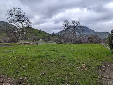 6494 Live Oak Dr, Sanger, CA 93657