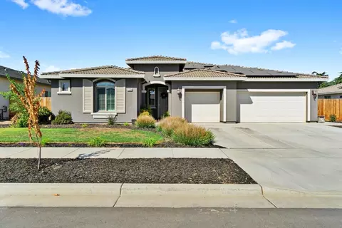 2324 W Ella St, Hanford, CA 93230