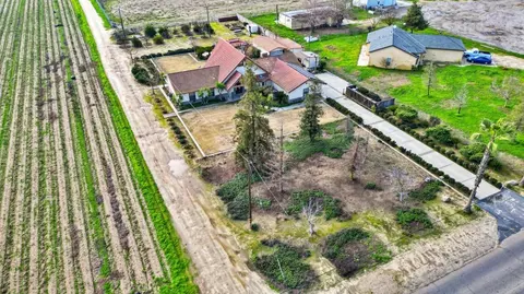 9117 E Mountain View Ave, Selma, CA 93662 photo 1