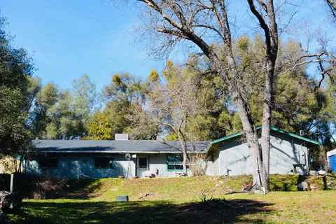 51191 Bon Veu Dr, Oakhurst, CA 93644