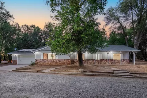 51202 Rusty Ln, Oakhurst, CA 93644