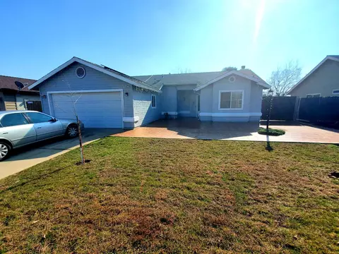 2583 Walnut St, Selma, CA 93662