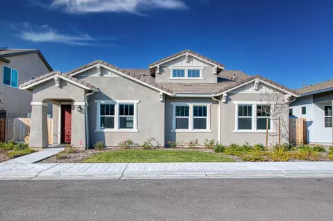 394 Traverse Dr S, Madera, CA 93636 photo 1