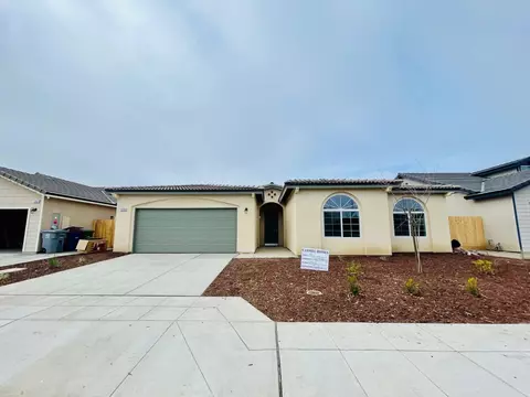 1358 Monterey St, Madera, CA 93637 photo 1