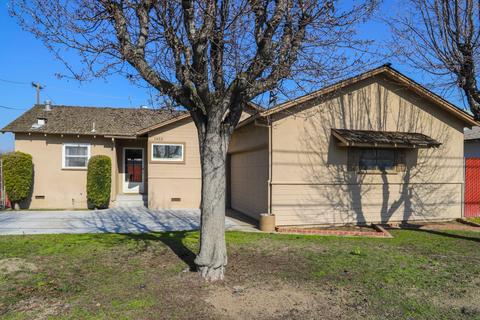 1452 Floral Ave, Selma, CA 93662