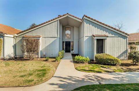 1846 Cougar Ln, Clovis, CA 93611