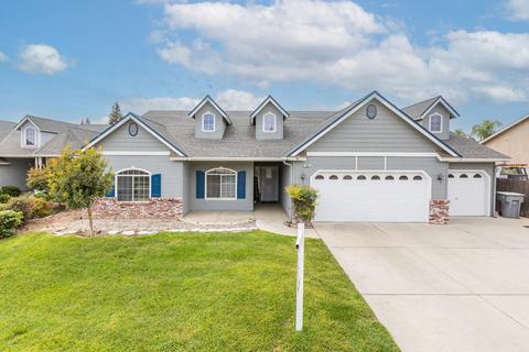 224 W Powers Ave, Clovis, CA 93619