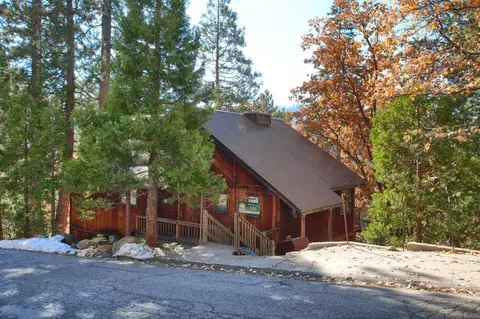 7326 Yosemite Park Way, Wawona, CA 95389