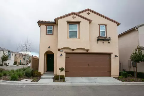 1515 Zenith Pt, Clovis, CA 93619 photo 1