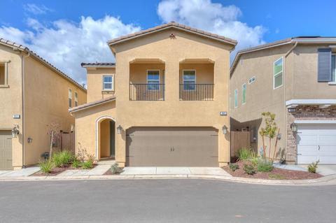 945 Lassen Ln W, Madera, CA 93636 photo 1