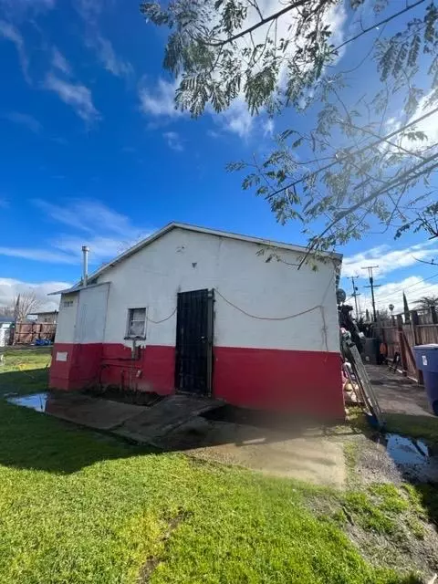 1018 E Cleveland Ave, Madera, CA 93638 photo 1
