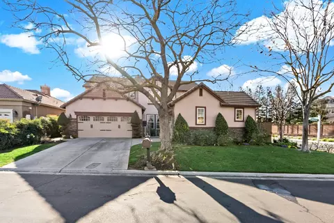 4587 N Emerald Peak Dr, Clovis, CA 93619 photo 1
